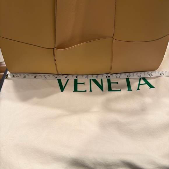 Bottega Veneta Medium Arco Tote Leather Bag - Picture 10 of 10